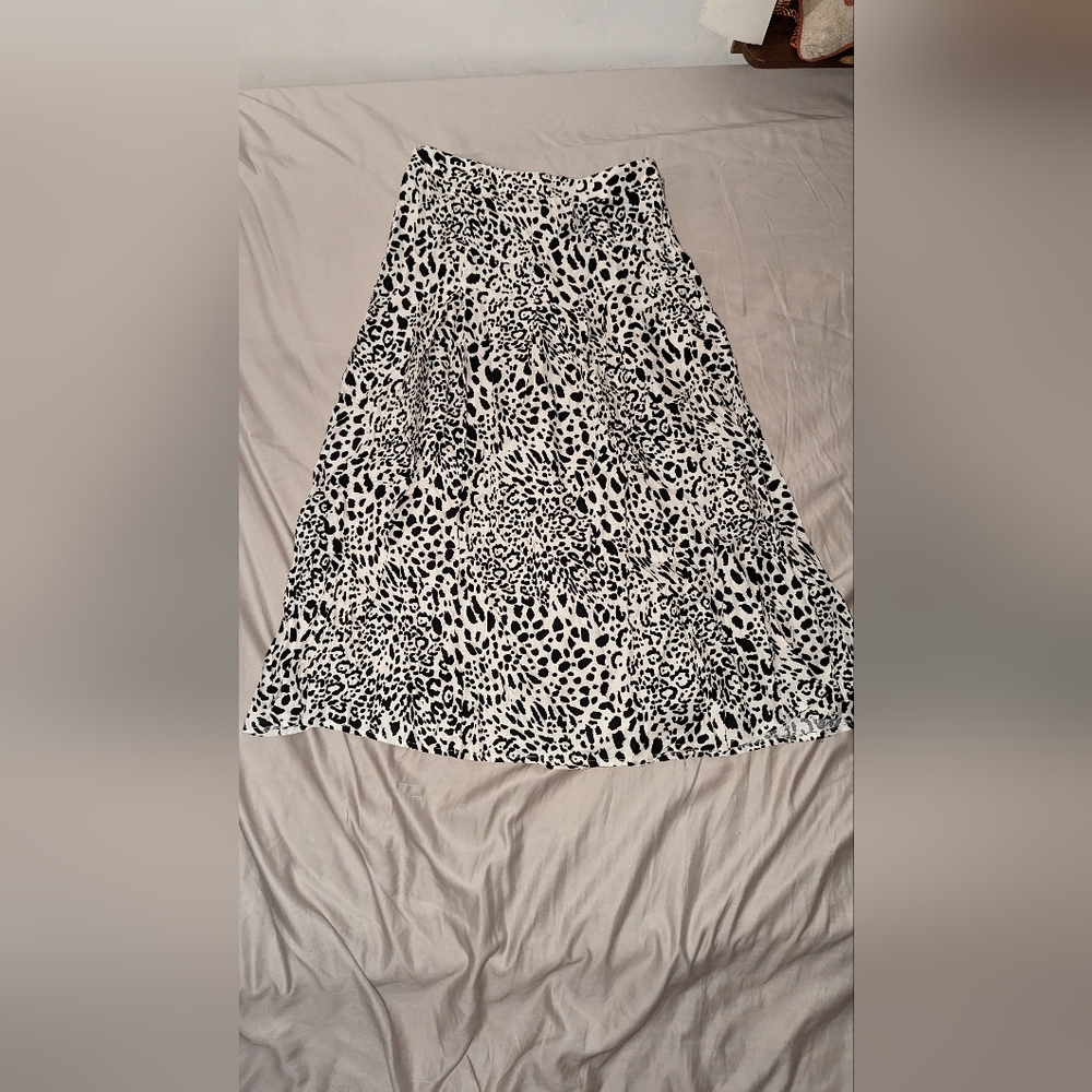 NWOT Kirious Small Midi Skirt Leopard Print